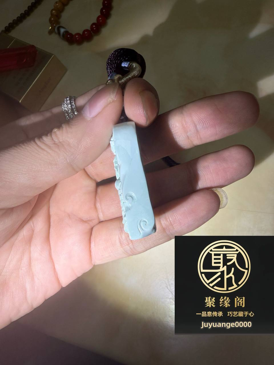 玻璃瓷顶瓷原矿绿松观音佛牌一枚