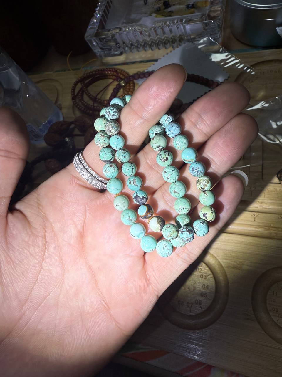 原矿绿松小手链两条，0.7尺寸