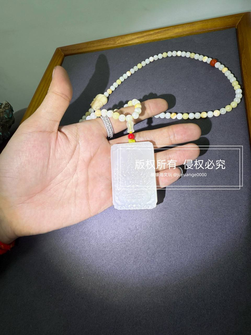 顶级玉化砗磲千手观音佛牌一套