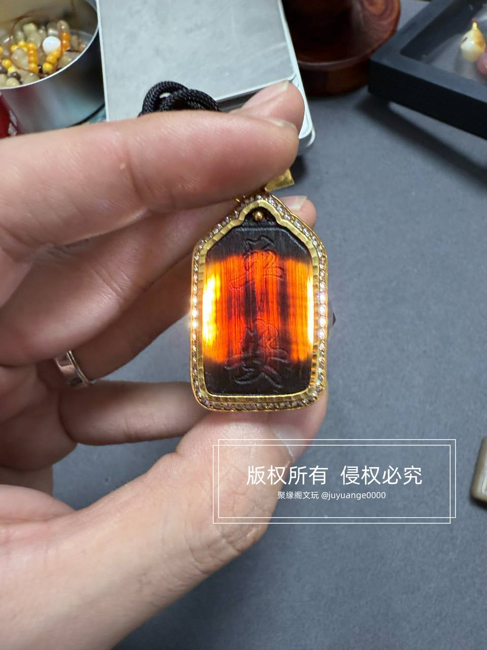 纯非犀角小吊坠