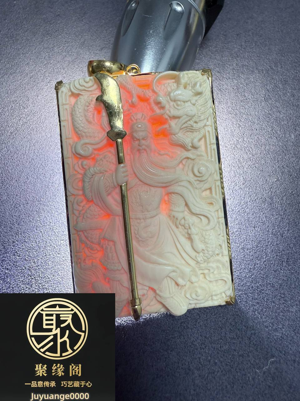 纯非象牙血牙精雕关公佛牌一枚