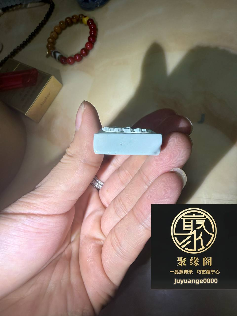 玻璃瓷顶瓷原矿绿松观音佛牌一枚