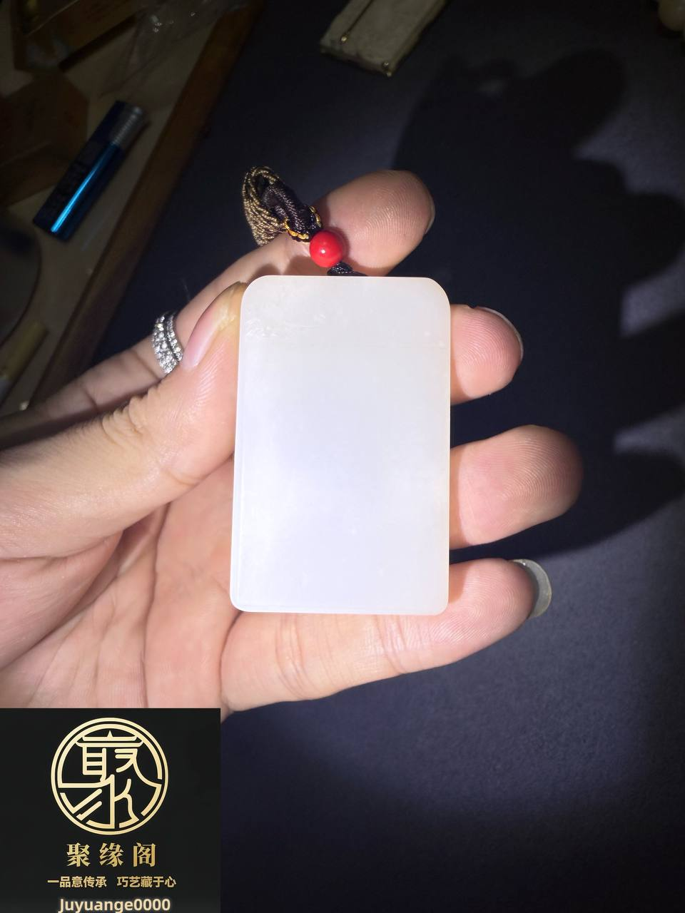 极品玉化纯白砗磲无事牌一枚