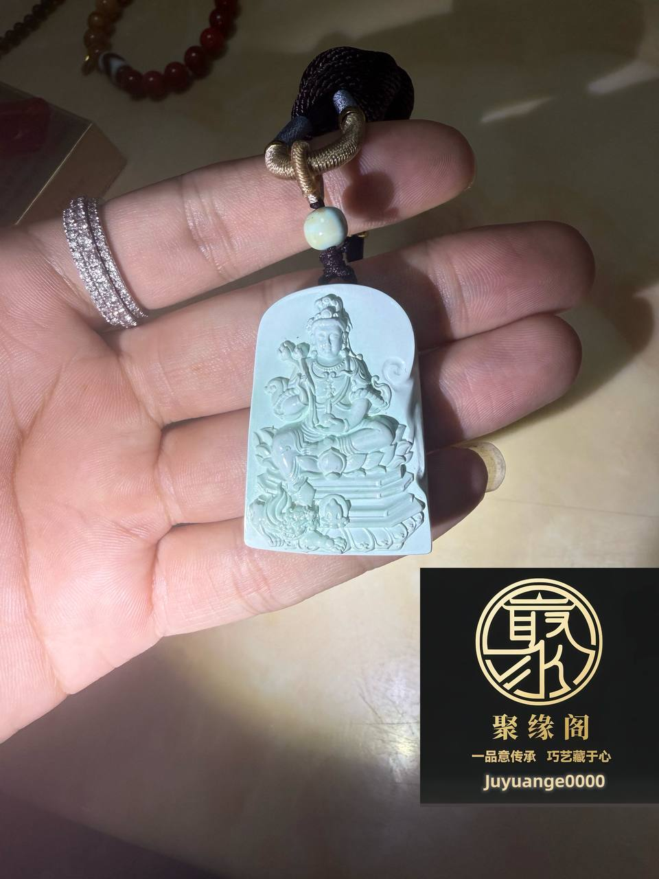 玻璃瓷顶瓷原矿绿松观音佛牌一枚