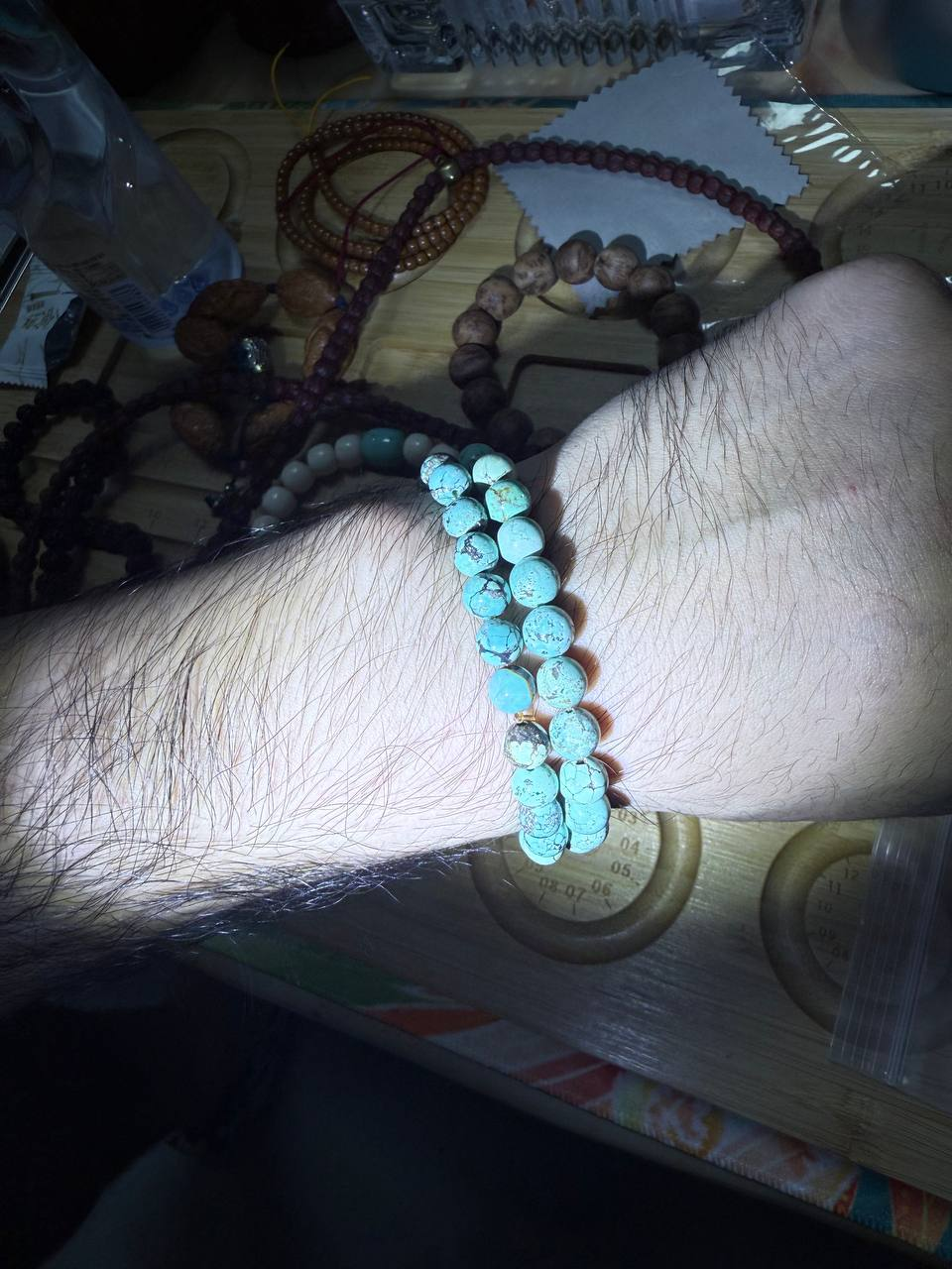 原矿绿松小手链两条，0.7尺寸