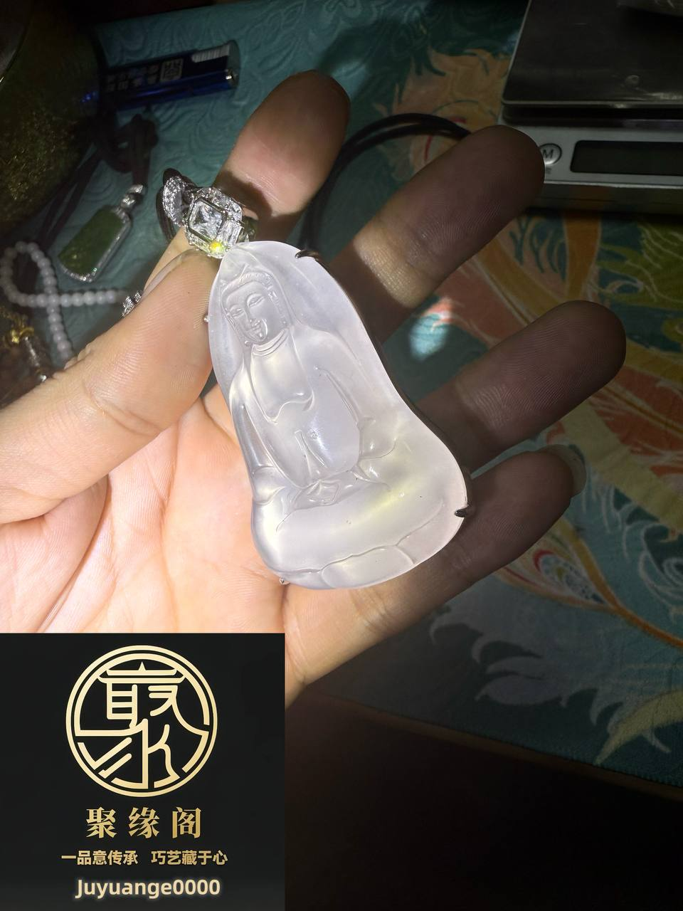 素衣观音翡翠佛牌一枚