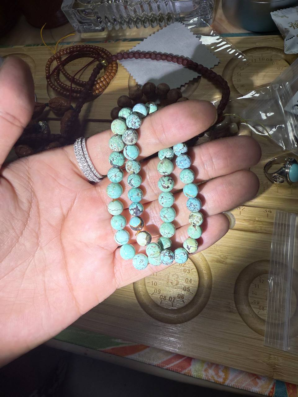 原矿绿松小手链两条，0.7尺寸