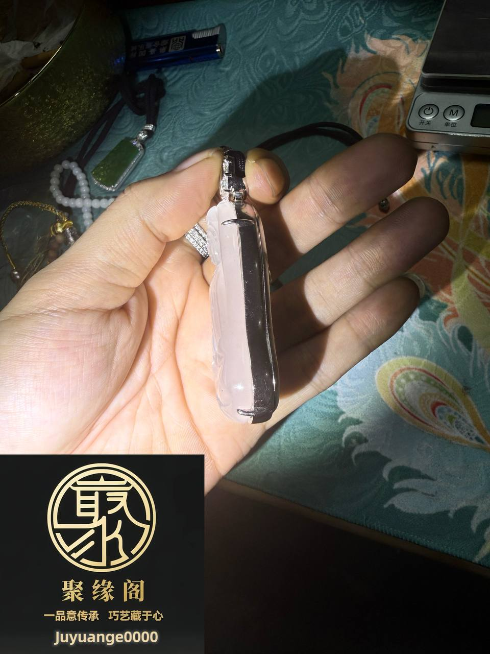 素衣观音翡翠佛牌一枚